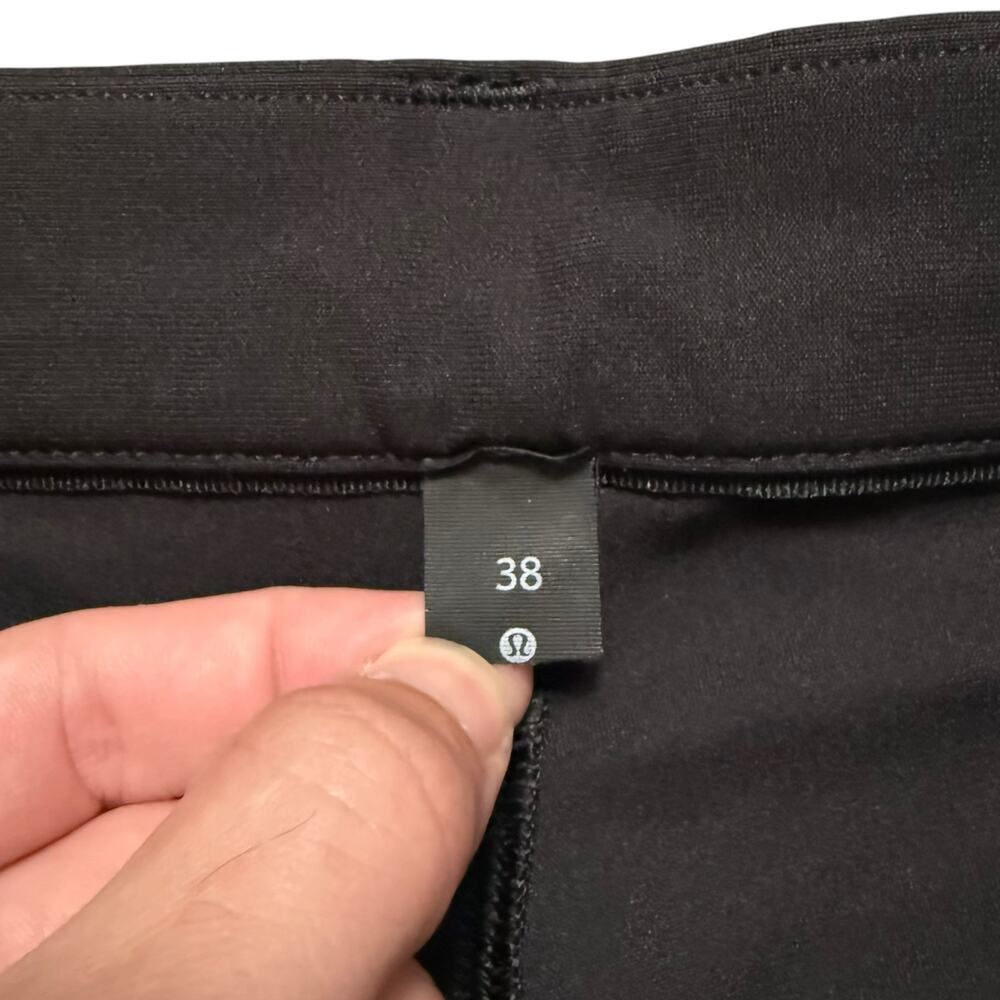 Lululemon Commission Shorts Slim Warpstreme 9" Inseam Black Athleisure Size 38 - Picture 5 of 11